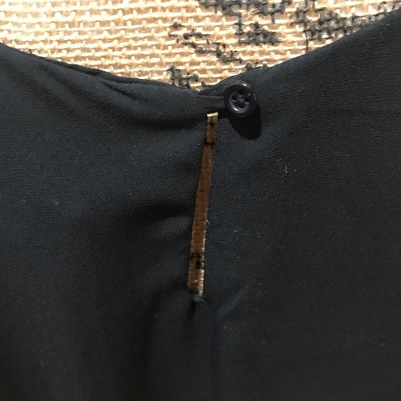 ▪️CYNTHIA ROWLEY Pleated Neckline Blouse - Picture 5 of 11